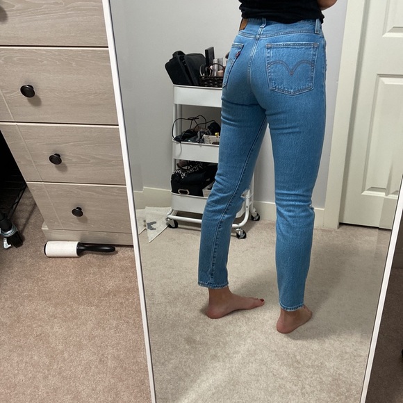 Levi’s Wedgie - Picture 2 of 5